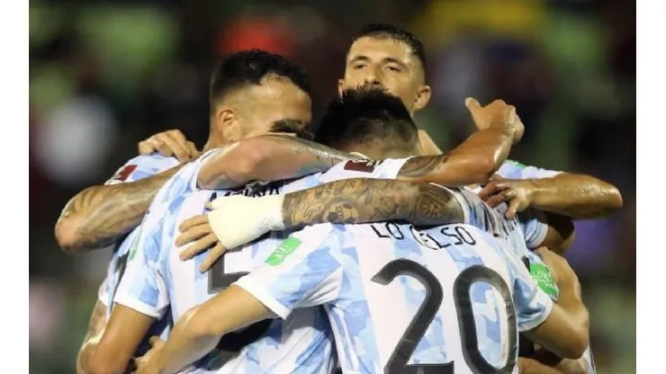 Está en duda para el Mundial, pero está loco por jugar con Argentina: "Voy de aguatero"