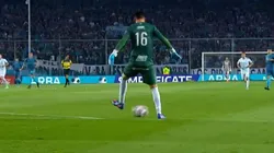 VIDEO | El insólito blooper de Lampe que abrió el triunfo de Racing ante Atlético Tucumán