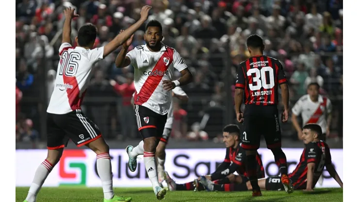 Sigue en la pelea: Armani atajó un penal, Borja mojó y River festejó contra Patronato