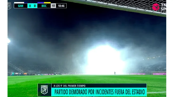 VIDEO | Humo, gases y partido demorado: los incidentes en las afueras del estadio en pleno duelo Gimnasia-Boca