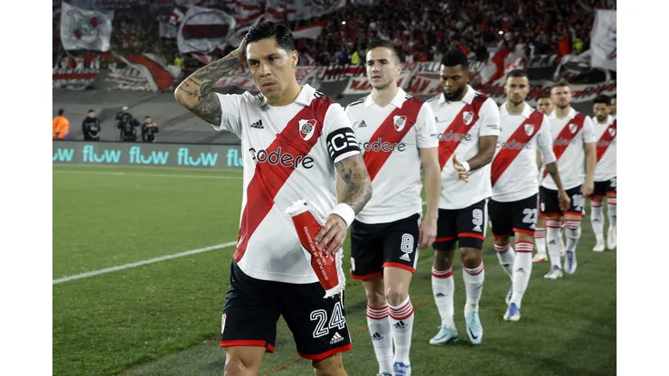 BUENOS AIRES, ARGENTINA - OCTOBER 05: Enzo Perez of River Plate and teammates walk onto the field before a match against Estudiantes as part of Liga Profesional 2022 at Estadio Mas Monumental Antonio Vespucio Liberti on October 5, 2022 in Buenos Aires, Argentina. (Photo by Daniel Jayo/Getty Images)