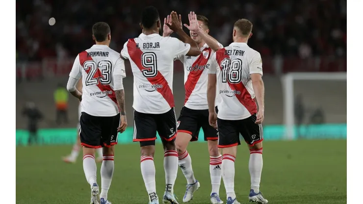 River aplastó a Estudiantes ganando por 5 a 0 en el Monumental