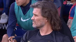 Insúa y un particular look en el clásico.