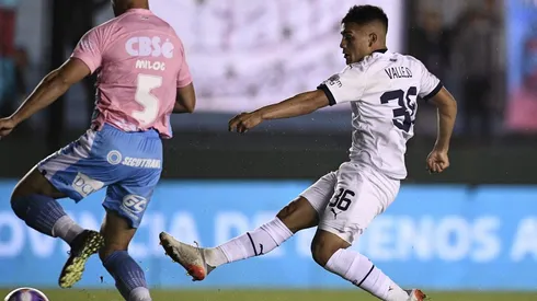 Con la redención del pibe Vallejo, Independiente venció a Arsenal para seguir de cerca la zona de copas