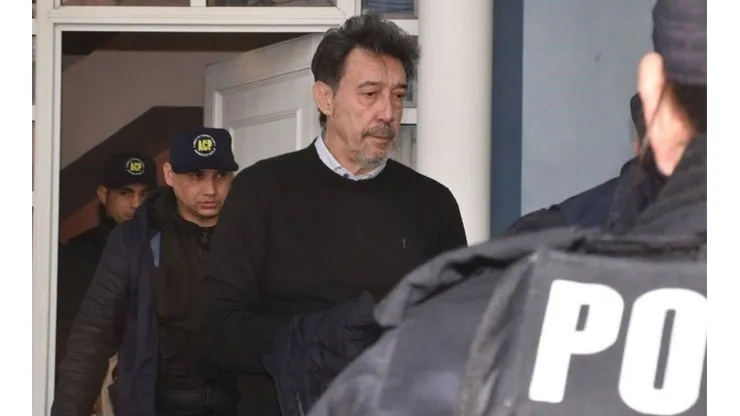 El vice de Colón se declaró culpable de la apretada de la barra al plantel