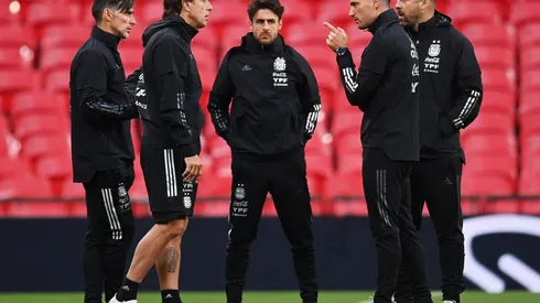 Sorpresa: el debate que hay en el cuerpo técnico de la Selección por la presencia de un referente en Qatar