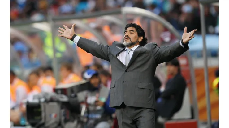La increíble formación que usó Maradona en el último amistoso con Jamaica.