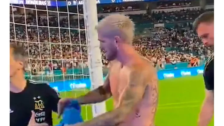 VIDEO | El hermoso gesto de De Paul con un nene que quiso saludarlo
