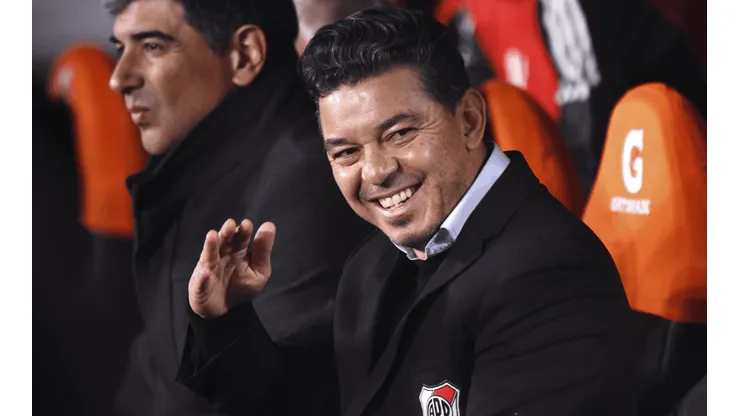 Gallardo convocó a dos juveniles.
