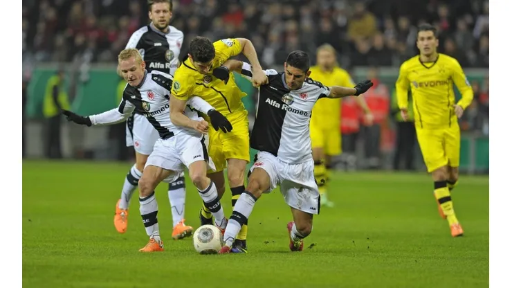 VIDEO | Así marcaba Zambrano a Lewandowski en la Bundesliga