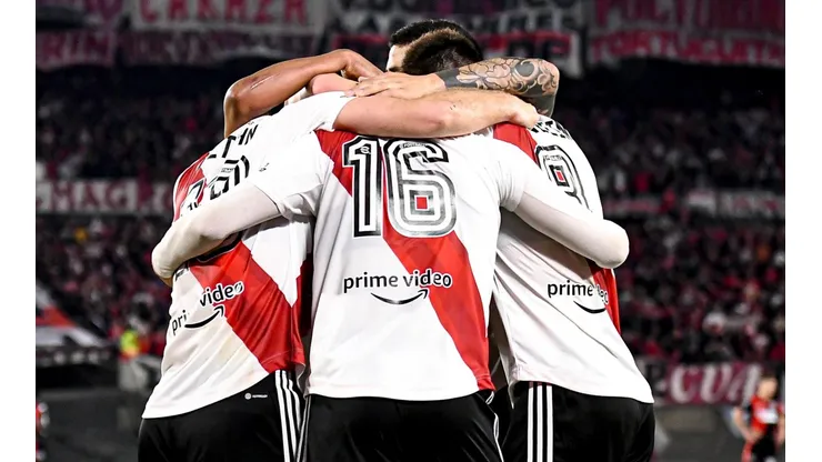 En pleno partido de River se anunció la renovación de una figura clave