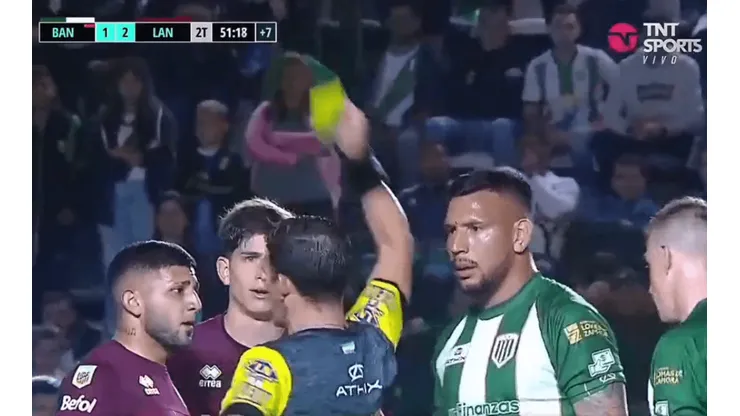 Locura total: la cuádruple sacada de amarillas en Banfield - Lanús