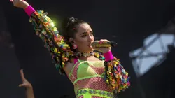 Lali llega al Estadio de Vélez.