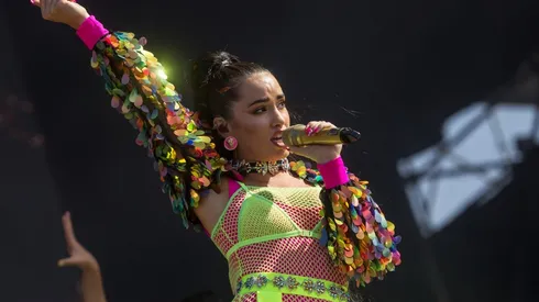 Lali llega al Estadio de Vélez.