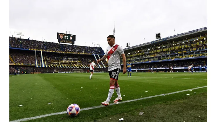 Una nueva mala noticia para River: se desgarró Juanfer Quintero