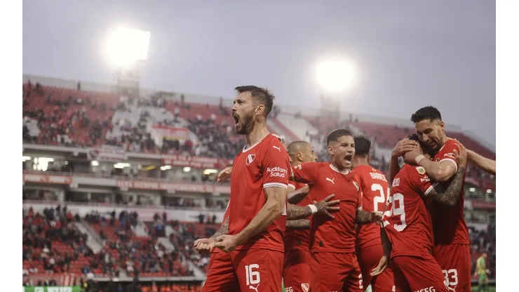 Con Falcioni en la cuerda floja, Independiente se lució y goleó a Aldosivi