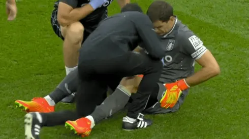 Dibu Martínez preocupó a todos en el partido ante el Manchester City.