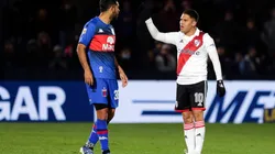VIDEO | No se vio: el codazo de Juanfer Quintero a un alcanzapelotas de Tigre