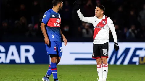 VIDEO | No se vio: el codazo de Juanfer Quintero a un alcanzapelotas de Tigre