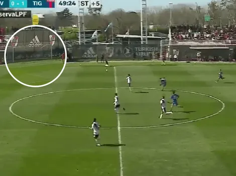 VIDEO | El sobrino de Riquelme y un impresionante gol de mitad de cancha a River en Reserva