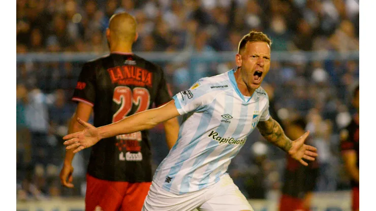 Ganó, gustó, goleó y se aseguró la punta: showtime de Atlético Tucumán ante Barracas
