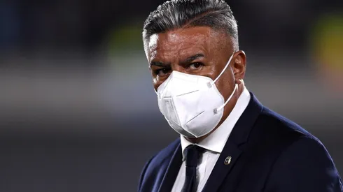 Tapia quiere mantener lo firmado.