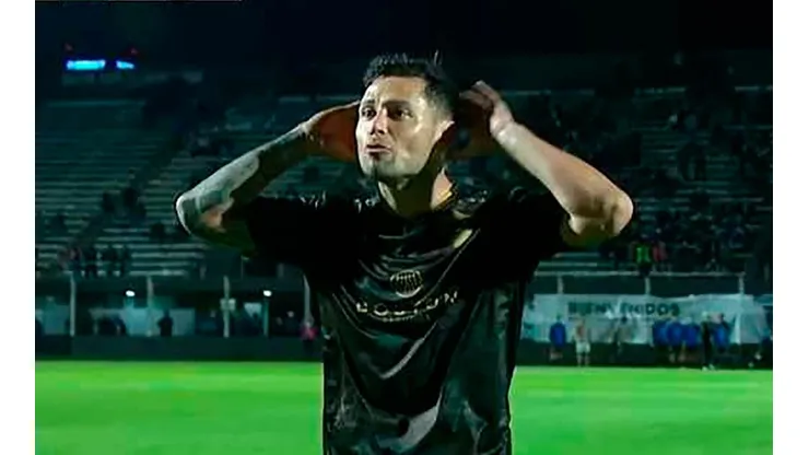 Zárate se descargó en Instagram después de gritarle el gol a un plateista.