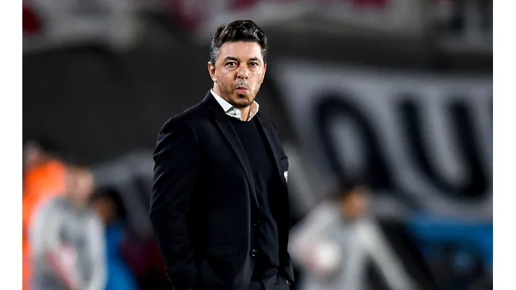Ultima noticia: desde Europa vienen por Héctor David Mártinez