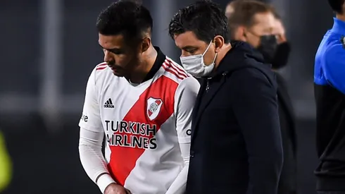 Gallardo mete mano en defensa.