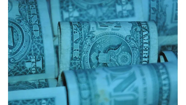 Por qué bajó el dólar en Argentina