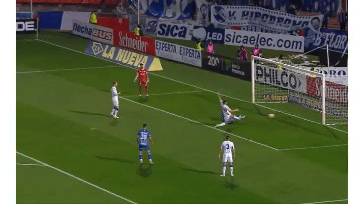 VIDEO | No busquen más: Hoyos se hizo el gol más insólito del año