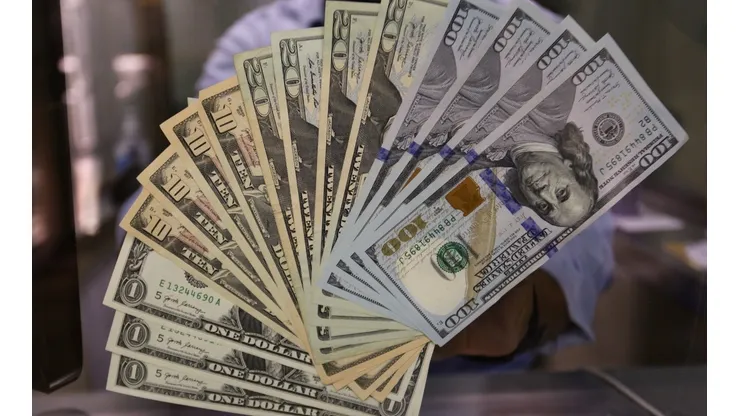 El dólar blue bajó este viernes.