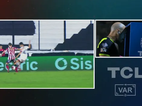 Baliño explicó qué vio en la jugada del penal para Barracas con gol anulado a Patronato