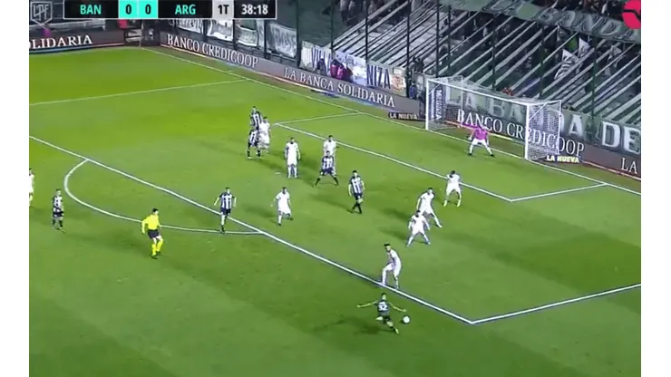 VIDEO | A la brasilera: golazo de Coronel en el empate de Banfield ante Argentinos
