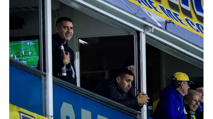 "Disfrutando": Riquelme vio el partido de Boca en su palco junto a un crack argentino