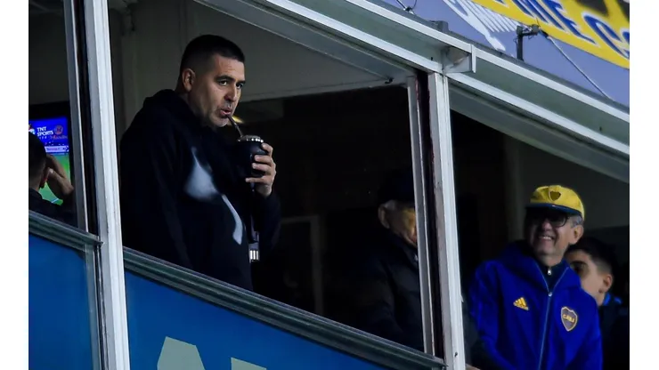 Un periodista amaga a ir contra Riquelme en las elecciones.