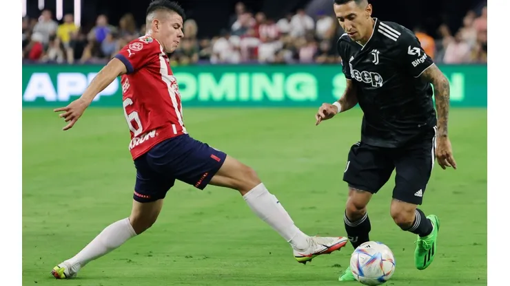 VIDEO | Susto total: Di María debutó en la Juventus y casi lo lesiona ¡el árbitro!