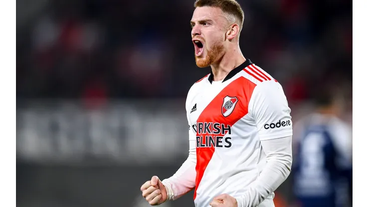 VIDEO | De frac, galera y bastón: el golazo de Beltrán que rompió el cero para River ante Gimnasia