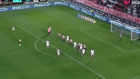 VIDEO | Golazo 'a lo Riquelme' de Iván Tapia, el 10 de Barracas