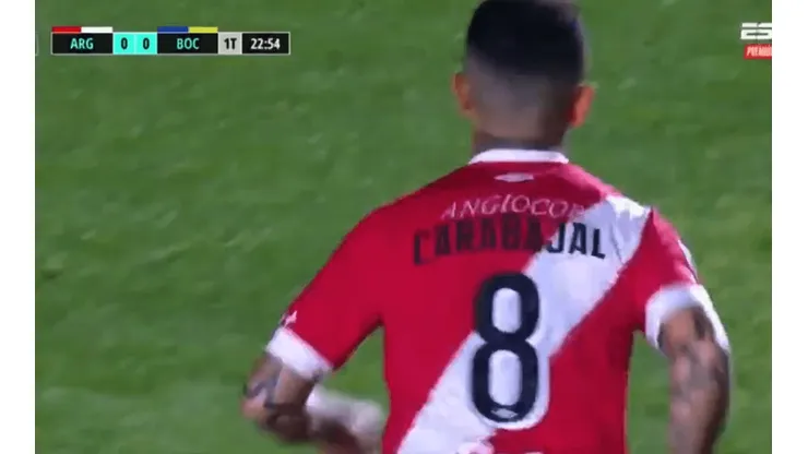VIDEO | Fue un misil: Carabajal dejó sin chances a Rossi y marcó el 1-0 sobre Boca