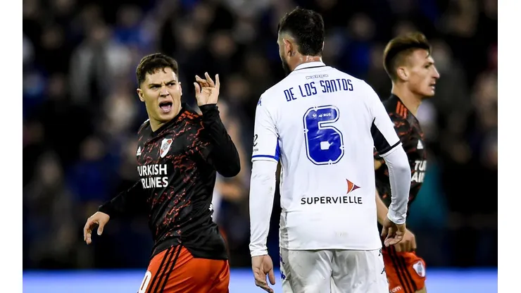 ¿Qué se dijeron? El polémico y fuerte cruce de Juanfer Quintero y De los Santos en Vélez - River