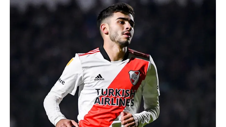 ¿Debió jugar por Libertadores? El registro que ubica a Simón entre los mejores jugadores de River