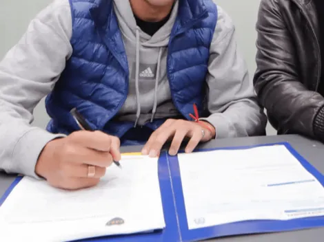 El defensor que firmó contrato con Boca y podrá estar en el banco ante Talleres