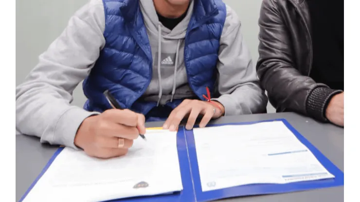 El defensor que firmó contrato con Boca.