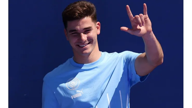 Julián Álvarez ya fue presentado de forma oficial como jugador de Manchester City.