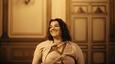 Luz firmó contrato con una reconocida discográfica.