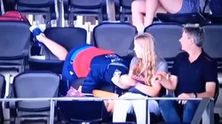 VIDEO | Cachito Vigil rodó por las tribunas en su debut en el Mundial de hockey