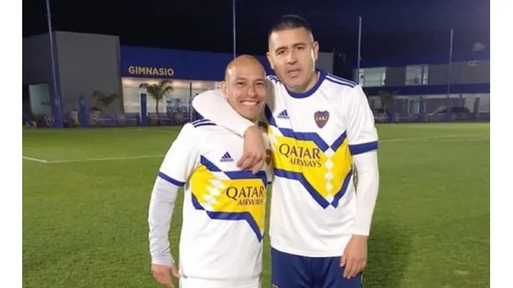 Puesto impensado: Riquelme jugó el amistoso con el Senior de Boca en una posición increíble