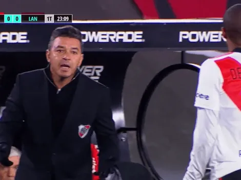 ¿Lo cambió porque le contestó mal? Gallardo sacó a De La Cruz en el minuto 24'