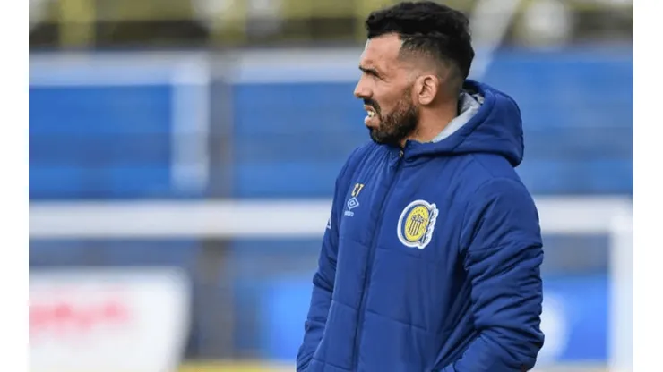 Un titular de Tevez se va de Central.